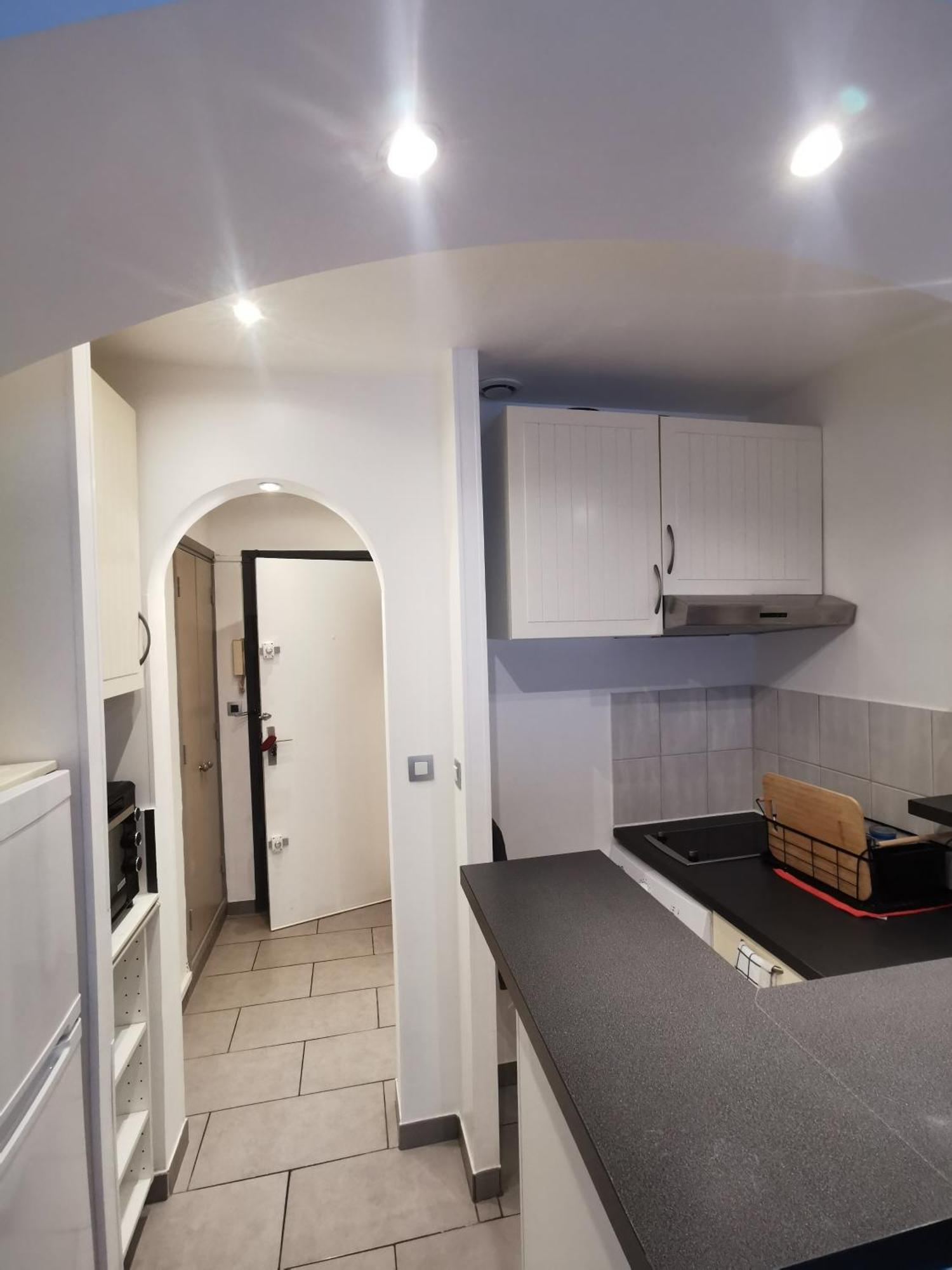 Studio Et Stationnement Offert Centre 耶尔 外观 照片
